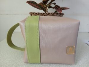 Necessarie em Sintético