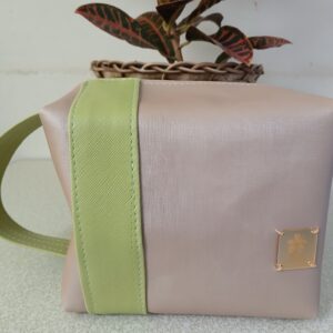 Necessarie em Sintético