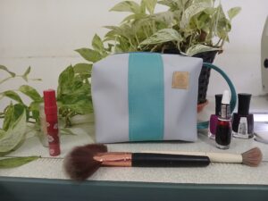 Necessarie em Sintético